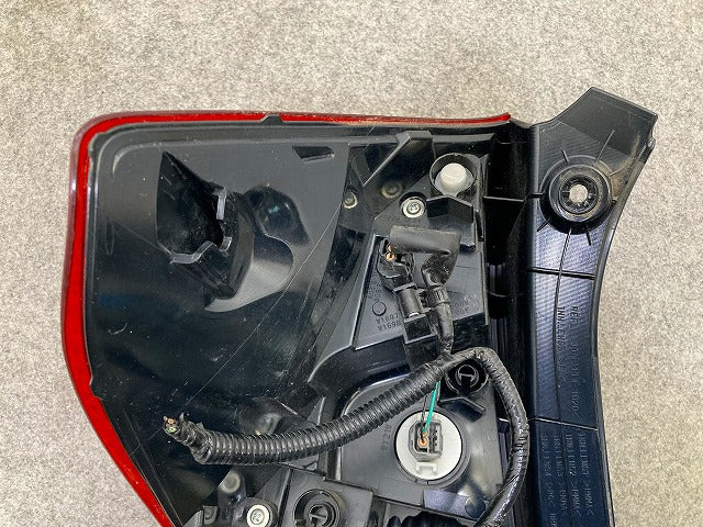 フィット GK3/GK5 純正 右 テールランプ/ライト/レンズ LED STANLEY W1696G ホンダ(149167)