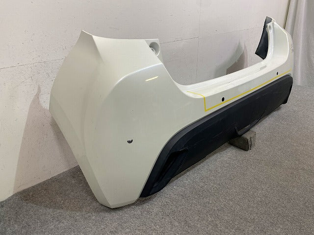 ヤリス KSP210/MXPA10/MXPA15/MXPH10/MXPH15 MXPH14/MXPH17 純正 リア バンパー 52159-K0010/20/50 ホワイトパール 070 トヨタ(149179)