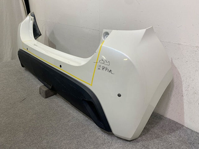 ヤリス KSP210/MXPA10/MXPA15/MXPH10/MXPH15 MXPH14/MXPH17 純正 リア バンパー 52159-K0010/20/50 ホワイトパール 070 トヨタ(149179)
