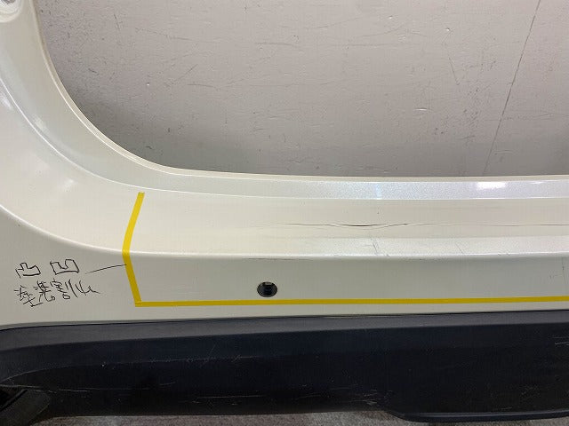 ヤリス KSP210/MXPA10/MXPA15/MXPH10/MXPH15 MXPH14/MXPH17 純正 リア バンパー 52159-K0010/20/50 ホワイトパール 070 トヨタ(149179)