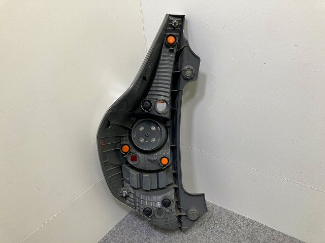 アクア/AQUA NHP10 純正 前期 右 テールランプ/ライト/レンズ ハロゲン 刻印Z STANLEY 52-252 トヨタ(149194)