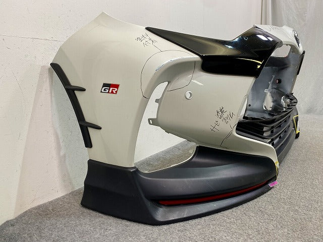 ヤリス KSP210/MXPA10/MXPA15/MXPH10/MXPH15 MXPH14/MXPH17 純正 フロント バンパー スポイラー付 GR 52119-K0010 ホワイト 070(149227)