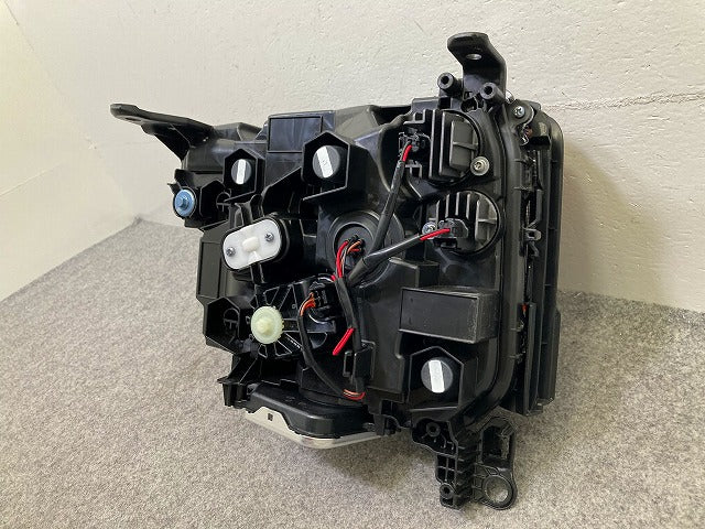 ランドクルーザー/ランクル TRJ250W/GDJ250W 純正 右 ヘッドライト/ランプ LED レベライザー 刻印4V ICHIKOH 60-343 81004-60010(149228)