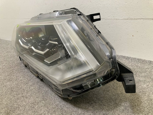 エクストレイル/X-TRAIL T32/NT32/HT32/HNT32 純正 後期 右 ヘッドライト/ランプ LED 刻印W KOITO 100-23746 26025-6FP5B 日産(149231)