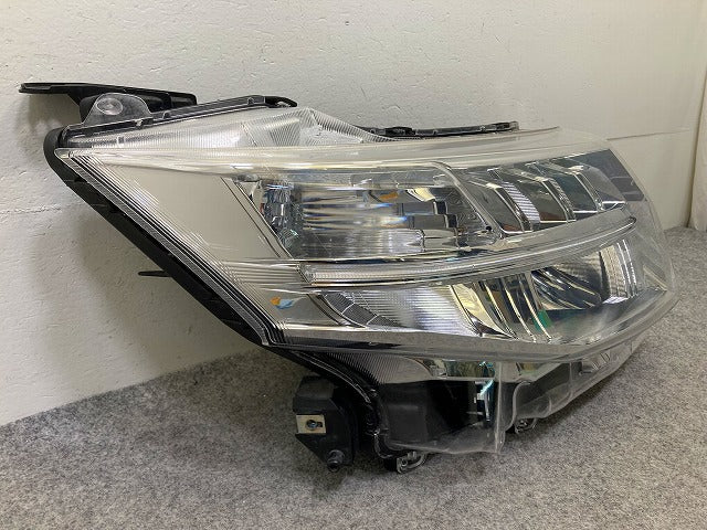 ルーミー M900A/M910A 純正 前期 右 ヘッドライト/ランプ レベライザーLED STANLEY W3918 81130-B1220 ソリッド トヨタ(149293)