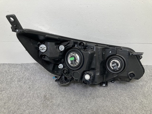 フリード GB5/GB6 純正 前期 左 ヘッドライト/ランプ レベライザーハロゲン STANLEY W2171 33150-TDK-J02 ホンダ(149316)