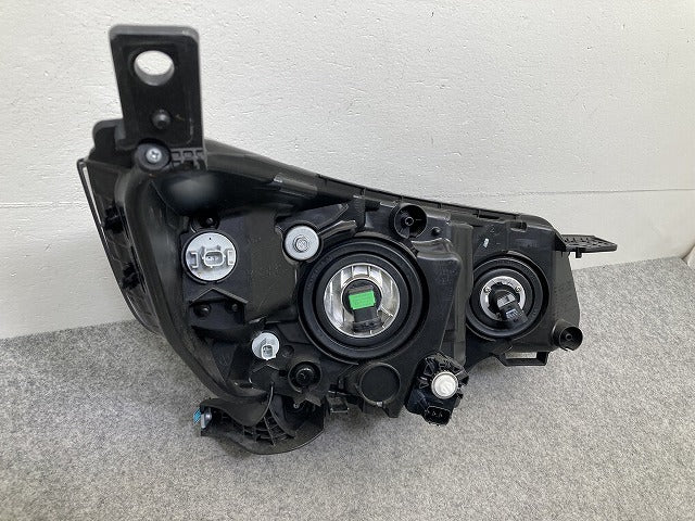 フリード GB5/GB6 純正 前期 左 ヘッドライト/ランプ レベライザーハロゲン STANLEY W2171 33150-TDK-J02 ホンダ(149316)