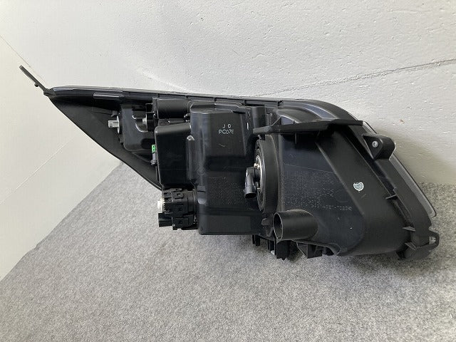 フリード GB5/GB6 純正 前期 左 ヘッドライト/ランプ レベライザーハロゲン STANLEY W2171 33150-TDK-J02 ホンダ(149316)