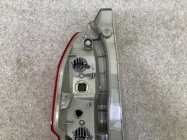 N-BOX/NBOX Nボックス JF3/JF4 純正 前期 右 テールランプ/ライト/レンズ LED 刻印A ICHIKOH D185 33501-TTA-N01 ホンダ(149321)