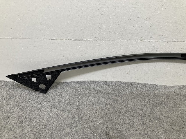 新品!CX-3/CX3 DK/DK5FW/DK5AW/DK8FW/DK8AW 純正 右 フロント ドア ガラスモール ウインドウモール RH D10E-50-981A マツダ(149329)