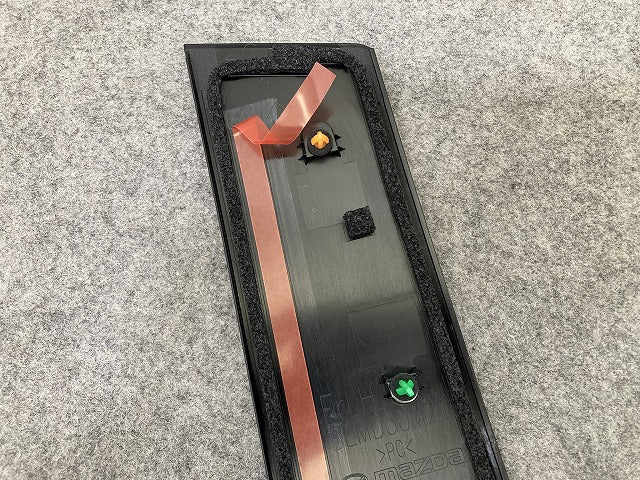 新品!MAZDA3/マツダ3 BP5P/BP8P/BPFP/BPEP 純正 左 フロント ドア ガーニッシュ Bピラー サイド LH BEMD50M21 BEMD-50-M20E マツダ(149333)