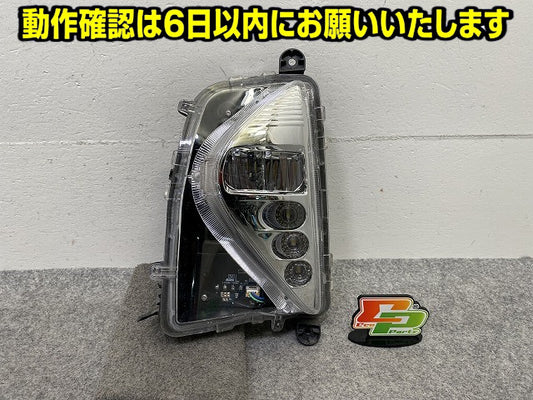 プリウス PRIUS 50系/ZVW50/ZVW51/ZVW55 純正 前期 左 フォグランプ/フォグライト LED デイライト  KOITO 47-83 トヨタ(149351)