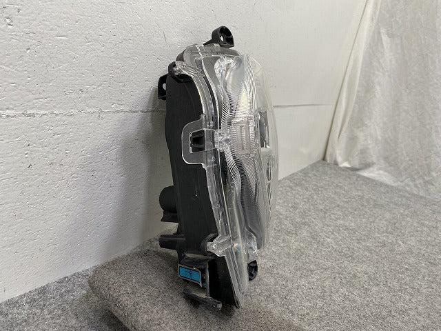 プリウス PRIUS 50系/ZVW50/ZVW51/ZVW55 純正 前期 左 フォグランプ/フォグライト LED デイライト  KOITO 47-83 トヨタ(149351)