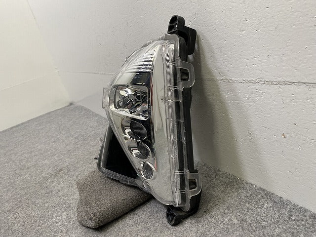 プリウス PRIUS 50系/ZVW50/ZVW51/ZVW55 純正 前期 左 フォグランプ/フォグライト LED デイライト  KOITO 47-83 トヨタ(149351)