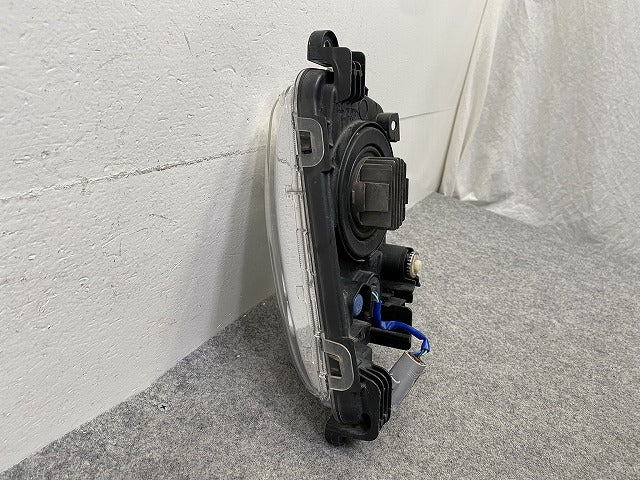 プリウス PRIUS 50系/ZVW50/ZVW51/ZVW55 純正 前期 左 フォグランプ/フォグライト LED デイライト  KOITO 47-83 トヨタ(149351)