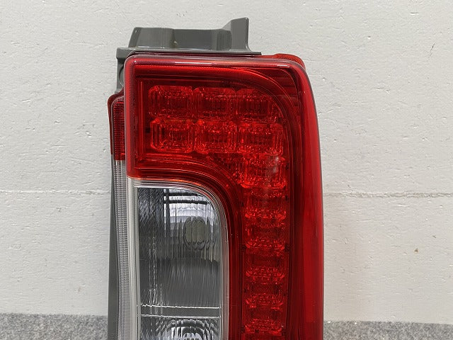 タント TANTO LA600S/LA610S 純正 右 テールランプ/ライト/レンズ LED KOITO 220-51391 ダイハツ(149378)