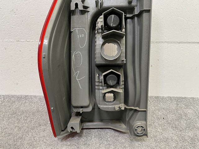 タント TANTO LA600S/LA610S 純正 右 テールランプ/ライト/レンズ LED KOITO 220-51391 ダイハツ(149378)