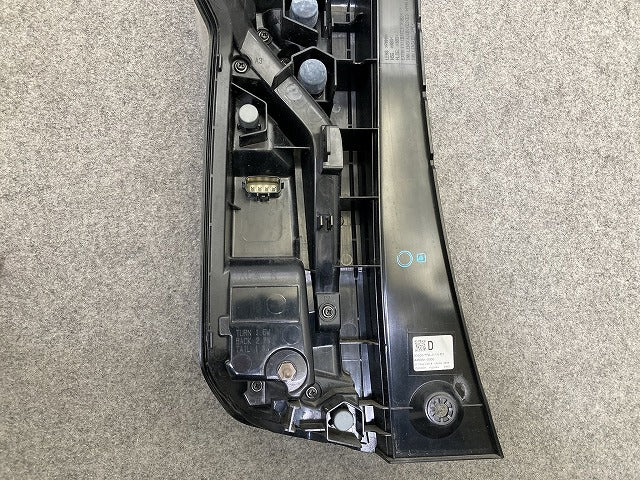 N-BOX/NBOX Nボックス カスタム/JF3/JF4 純正 右 テールランプ/ライト/レンズ LED 刻印D RH ICHIKOH D186 33501-TTA-J01 ホンダ(149380)