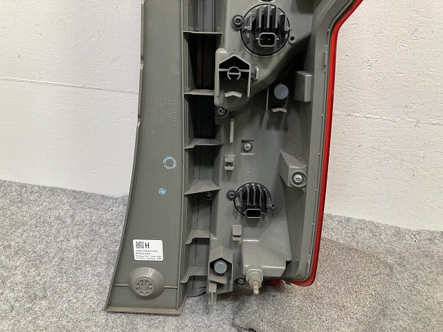 N-BOX/NBOX Nボックス JF3/JF4 純正 左 テールランプ/ライト/レンズ LED 刻印H ICHIKOH D274 ホンダ(149382)
