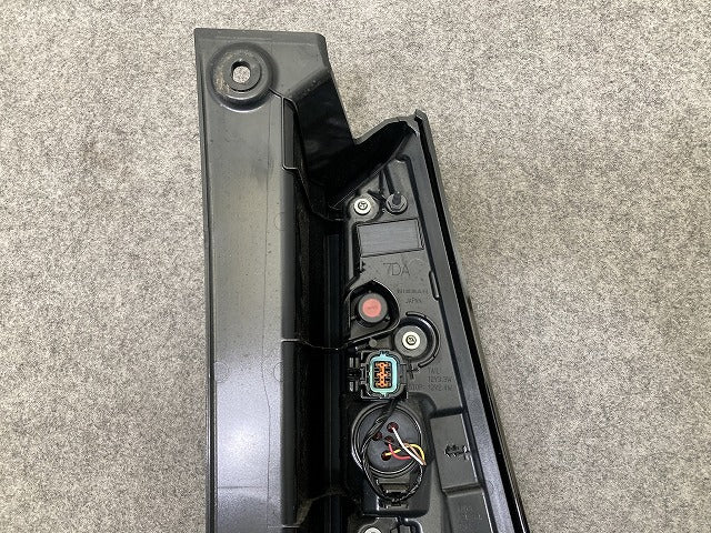 セレナ C28/NC28/FC28/FNC28 e-POWER/GC28/GFC28 純正 左 テールランプ/ライト/レンズ LED LH KOITO 220-2379Y 日産(149389)