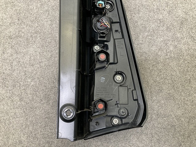セレナ C28/NC28/FC28/FNC28 e-POWER/GC28/GFC28 純正 左 テールランプ/ライト/レンズ LED LH KOITO 220-2379Y 日産(149389)