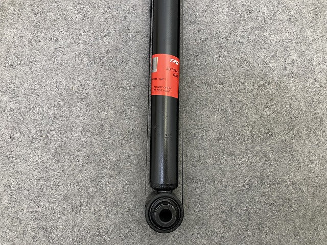 新品!A4(B6/B7) 8E系 社外 左右共通 リアショック アブソーバー TRW リアダンパー JGT314T RH LH アウディ(149395)