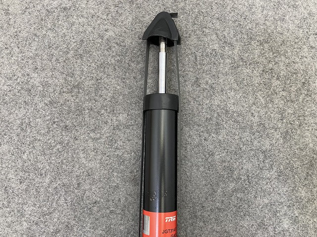 新品!A4(B6/B7) 8E系 社外 左右共通 リアショック アブソーバー TRW リアダンパー JGT314T RH LH アウディ(149397)