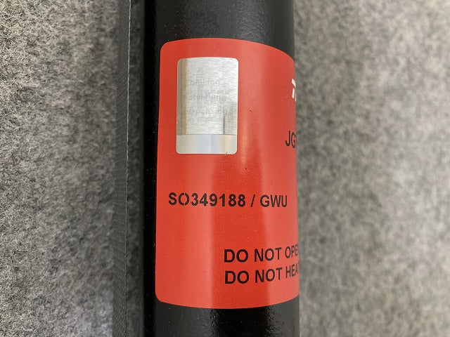 新品!A4(B6/B7) 8E系 社外 左右共通 リアショック アブソーバー TRW リアダンパー JGT314T RH LH アウディ(149398)
