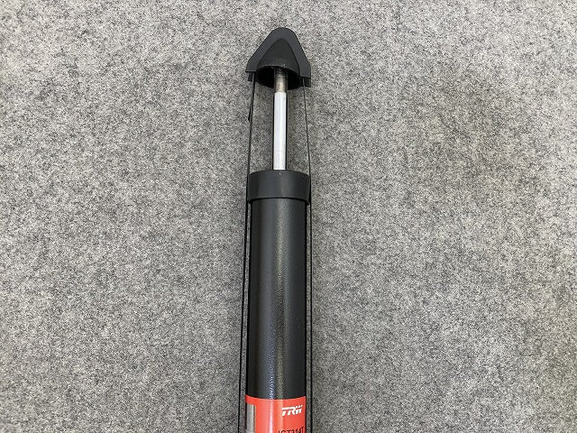 新品!A4(B6/B7) 8E系 社外 左右共通 リアショック アブソーバー TRW リアダンパー JGT314T RH LH アウディ(149401)