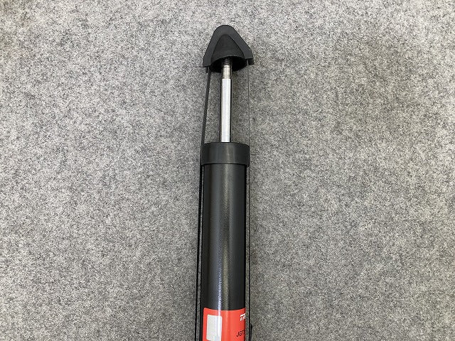 新品!A4(B6/B7) 8E系 社外 左右共通 リアショック アブソーバー TRW リアダンパー JGT314T RH LH アウディ(149402)