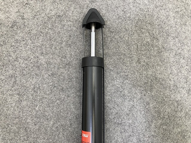新品!A4(B6/B7) 8E系 社外 左右共通 リアショック アブソーバー TRW リアダンパー JGT314T RH LH アウディ(149406)