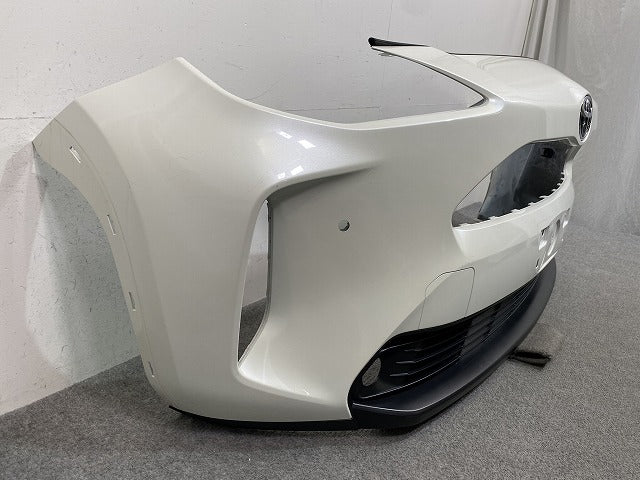 ヤリスクロス MXPB10/MXPB15/MXPJ10/MXPJ15 純正 フロント バンパー スポイラー付 52119-52B90 ホワイトパールクリスタルシャイン(149414)