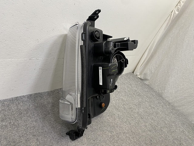 エブリィバン DA17V 純正 左 ヘッドライト/ランプ ハロゲン LH AL Automotive Lighting LE14C6327 35320-64P01 スズキ(149435)