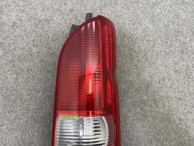 ハイエース 200系/1型/2型 純正 前期 右 テールランプ/ライト/レンズ ハロゲン RH KOITO 26-120 81551-26202 トヨタ(149462)
