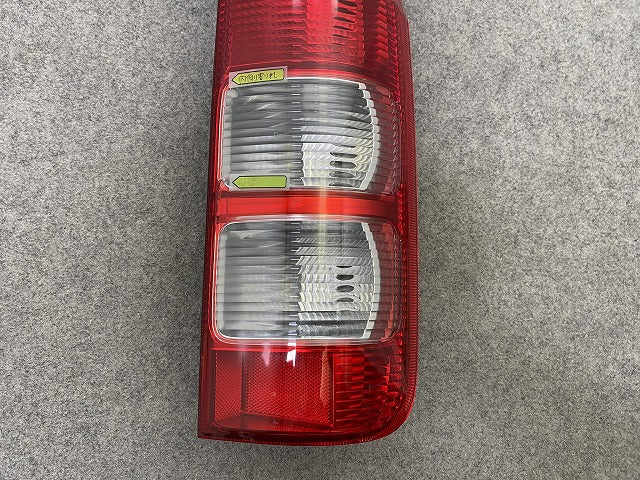 ハイエース 200系/1型/2型 純正 前期 右 テールランプ/ライト/レンズ ハロゲン RH KOITO 26-120 81551-26202 トヨタ(149462)