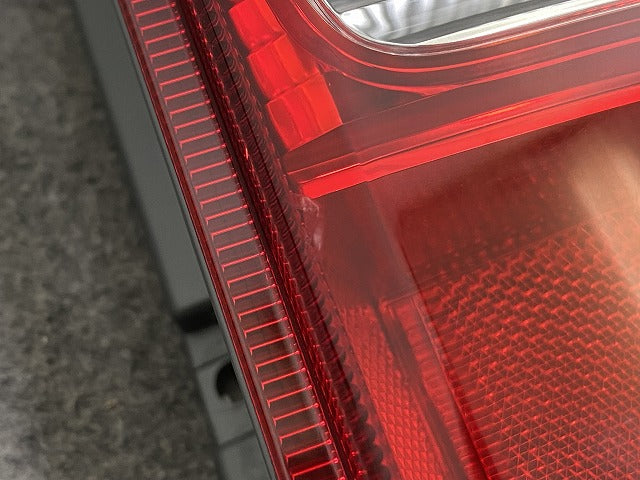 ハイエース 200系/1型/2型 純正 前期 右 テールランプ/ライト/レンズ ハロゲン RH KOITO 26-120 81551-26202 トヨタ(149462)