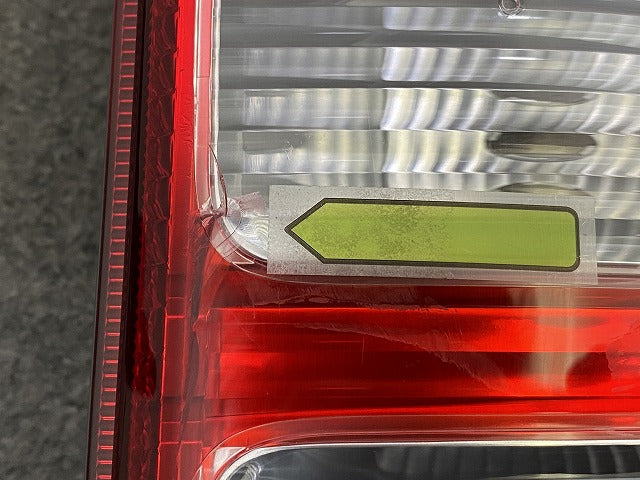 ハイエース 200系/1型/2型 純正 前期 右 テールランプ/ライト/レンズ ハロゲン RH KOITO 26-120 81551-26202 トヨタ(149462)