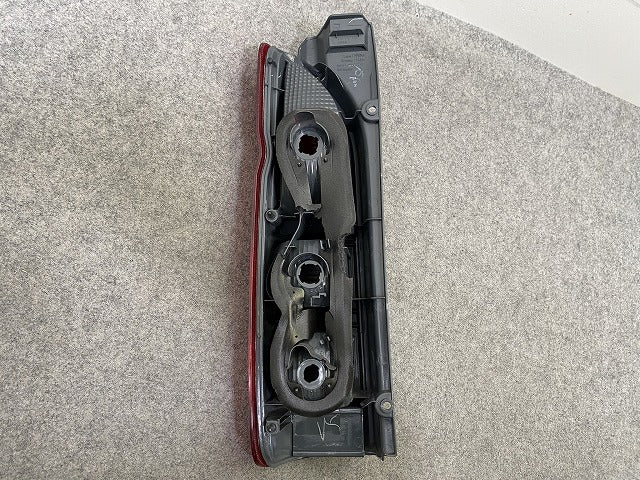ハイエース 200系/1型/2型 純正 前期 右 テールランプ/ライト/レンズ ハロゲン RH KOITO 26-120 81551-26202 トヨタ(149462)