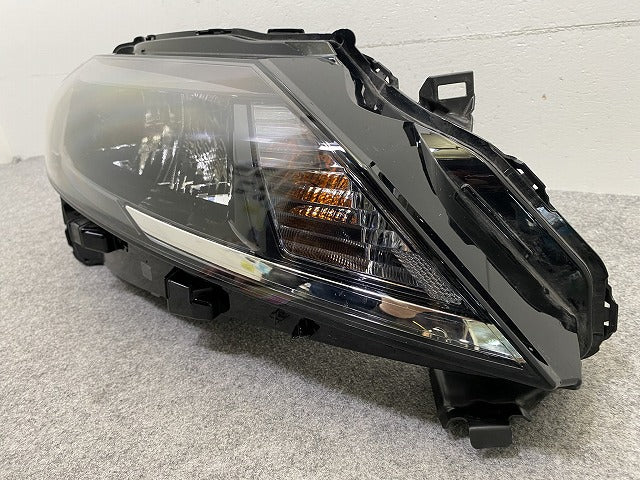 ノート/NOTE E13/SNE13 純正 後期 右 ヘッドライト/ランプ LED レベライザー 刻印Y RH ICHIKOH A024 26010-6XJ7A 日産(149464)