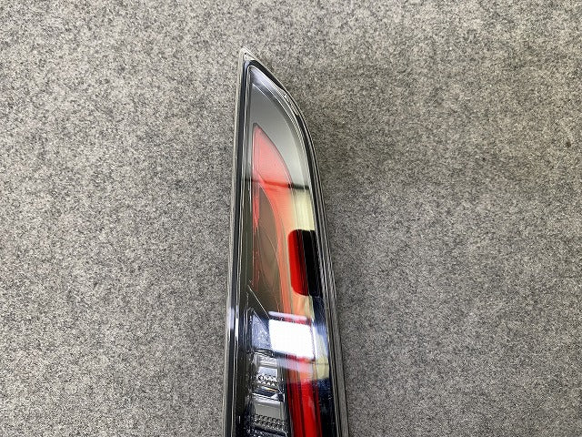 カローラ スポーツ 210系/NRE210H/NRE214H/ZWE211H/ZWE213H 純正 右 フィニッシャーランプ LED 刻印5 RH KOITO 12-631 81591-12231(149466)