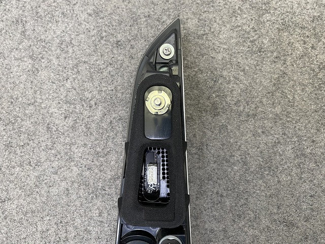 カローラ スポーツ 210系/NRE210H/NRE214H/ZWE211H/ZWE213H 純正 右 フィニッシャーランプ LED 刻印5 RH KOITO 12-631 81591-12231(149466)