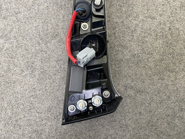 カローラ スポーツ 210系/NRE210H/NRE214H/ZWE211H/ZWE213H 純正 右 フィニッシャーランプ LED 刻印5 RH KOITO 12-631 81591-12231(149466)