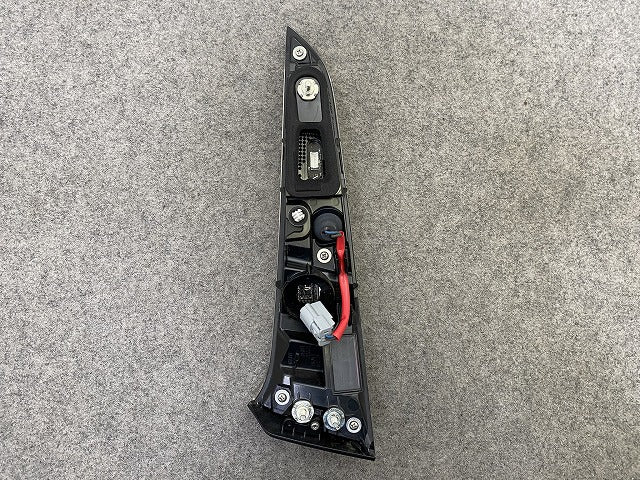 カローラ スポーツ 210系/NRE210H/NRE214H/ZWE211H/ZWE213H 純正 左 フィニッシャーランプ LED 刻印5 LH KOITO 12-631 81581-12261(149467)