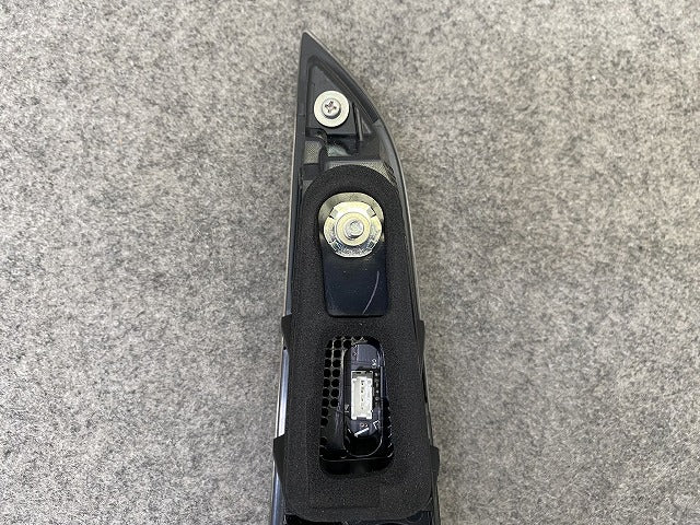 カローラ スポーツ 210系/NRE210H/NRE214H/ZWE211H/ZWE213H 純正 左 フィニッシャーランプ LED 刻印5 LH KOITO 12-631 81581-12261(149467)