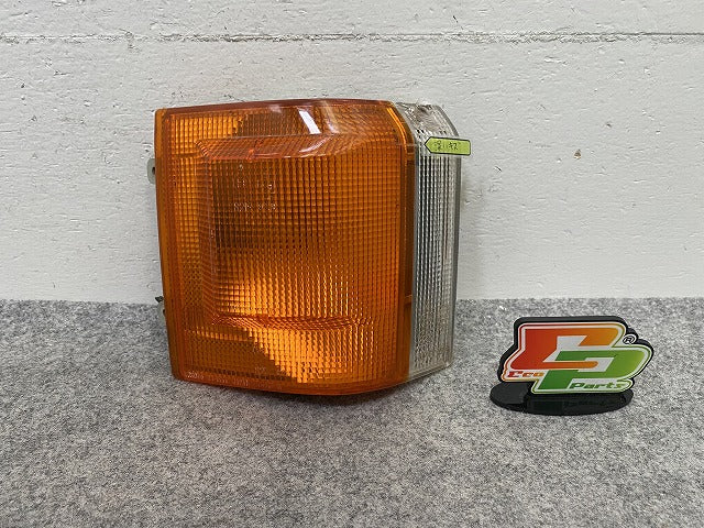 タウンエース/ライトエース KM21 純正 右 ウィンカー ハロゲン RH KOITO 81 トヨタ(149504)