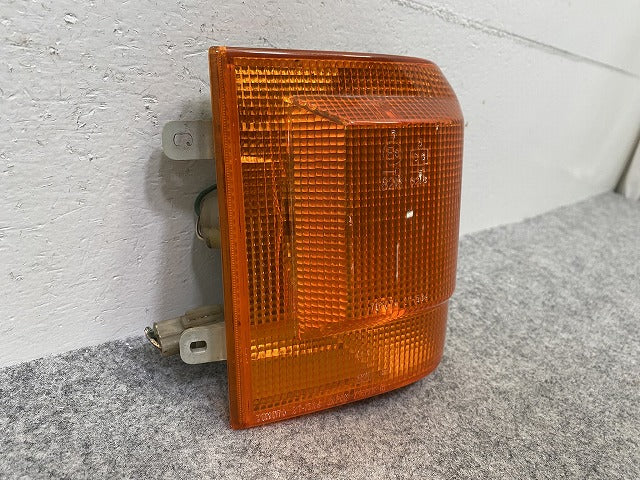 タウンエース/ライトエース KM21 純正 右 ウィンカー ハロゲン RH KOITO 81 トヨタ(149504)
