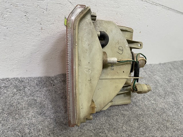 タウンエース/ライトエース KM21 純正 右 ウィンカー ハロゲン RH KOITO 81 トヨタ(149504)