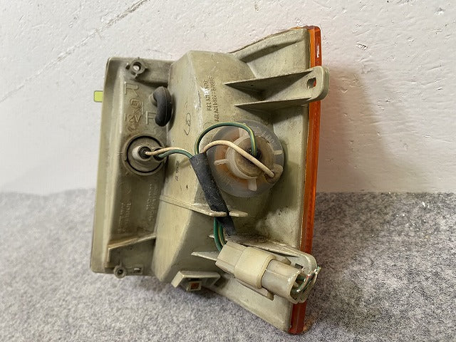 タウンエース/ライトエース KM21 純正 右 ウィンカー ハロゲン RH KOITO 81 トヨタ(149504)
