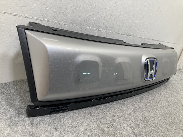 新品!フリード クロスター GT2/GT4 e:HEV/GT6/GT8 純正 フロント グリル/ラジエーターグリル 71201-33F-N01-M1 ホンダ(149544)
