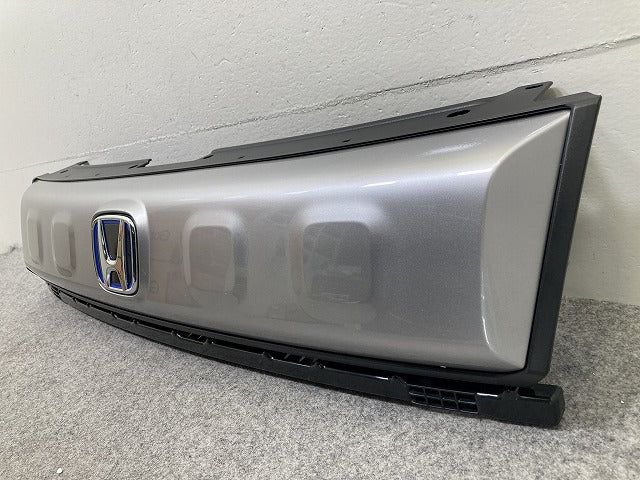 新品!フリード クロスター GT2/GT4 e:HEV/GT6/GT8 純正 フロント グリル/ラジエーターグリル 71201-33F-N01-M1 ホンダ(149544)